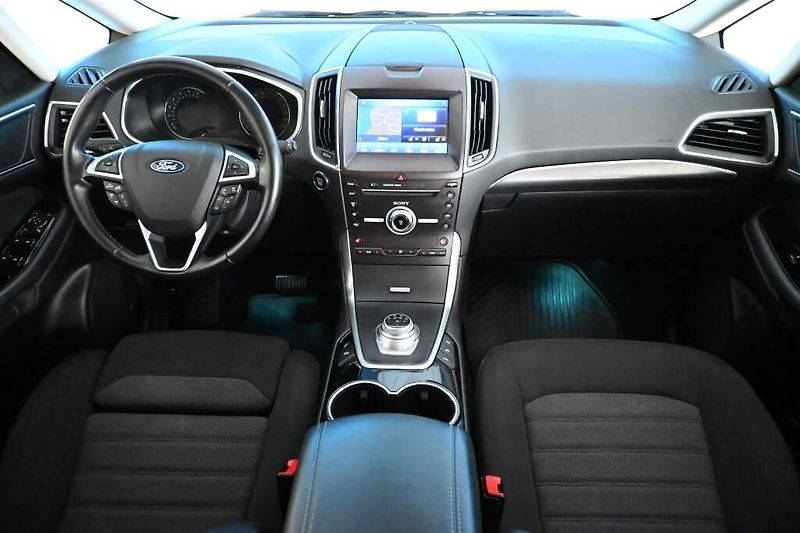 Ford S-MAX (2022) 2.0 7 Míst 140 KW LED SONY ACC - fotka 13 z 41