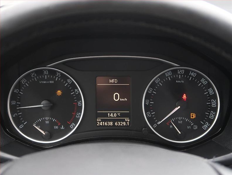 Škoda Octavia (2012) Ambition 1.6 TDI, Tempomat - fotka 11 z 19