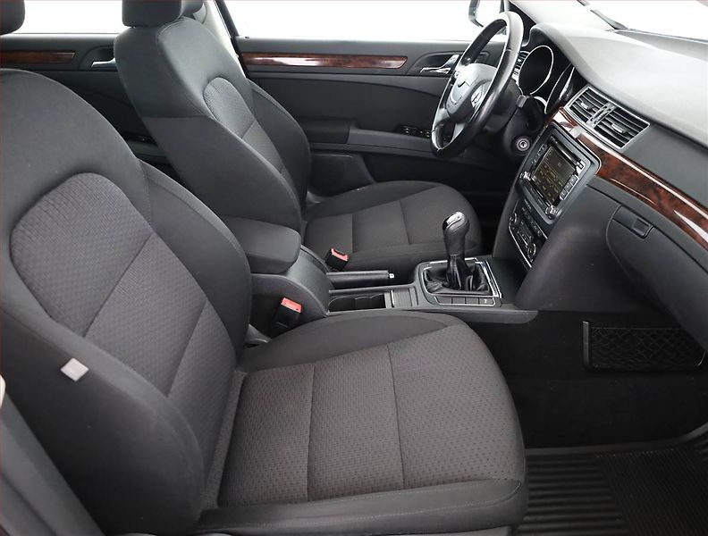 Škoda Superb (2009) 2.0 TDI, Xenony, Tempomat - fotka 7 z 19
