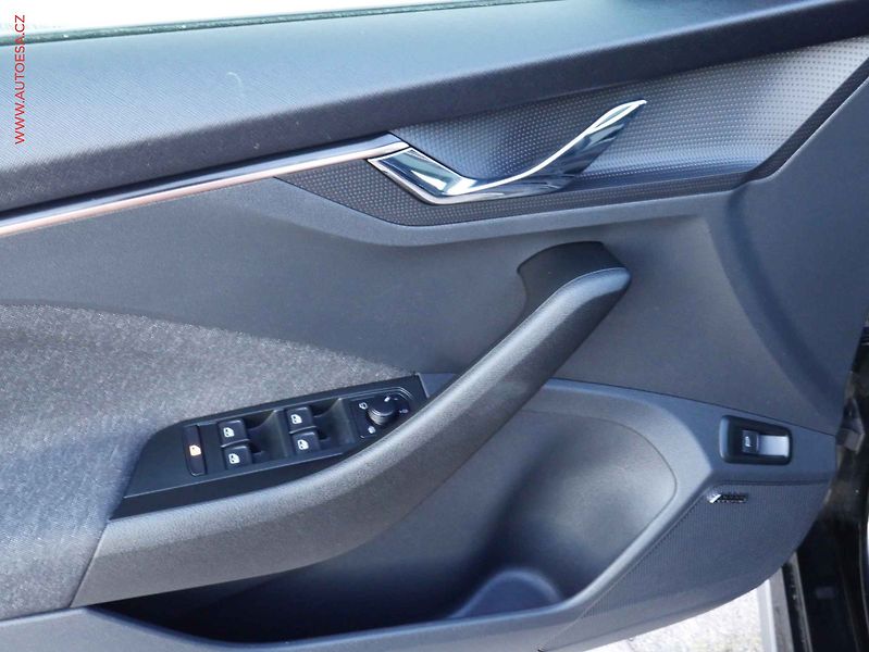 Škoda Kamiq (2020) 1.5 TSi, Style, DSG, TZ - fotka 18 z 21