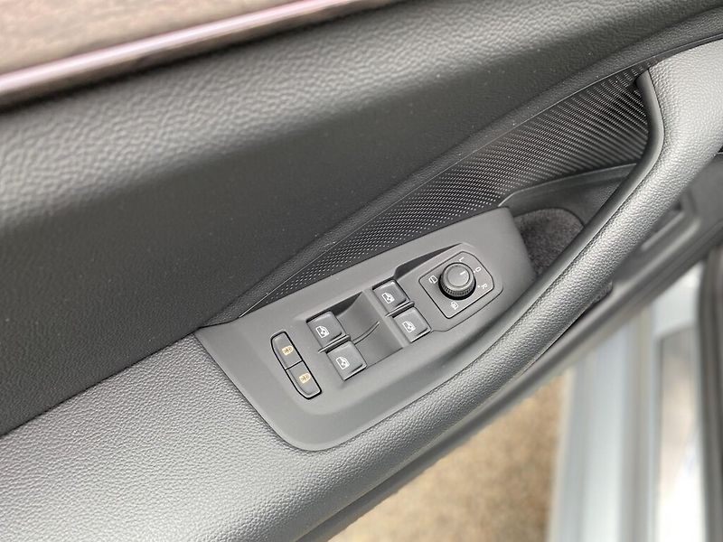 Škoda Superb 2,0 TDI 110 kW L&K DSG - fotka 11 z 30