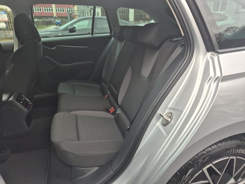 Škoda Octavia ZAMLUVENO ! 2,0TDi 85kw 17ALU - fotka 43 z 46