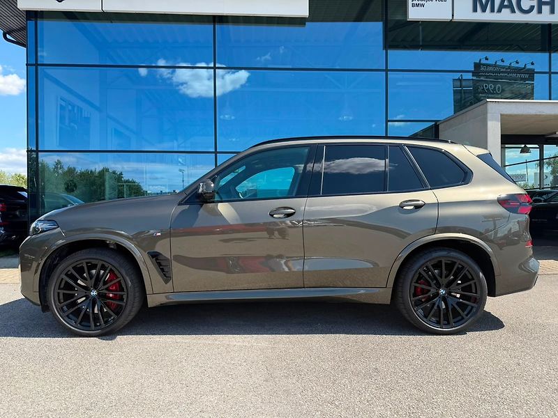 BMW X5 xDrive 30d - fotka 2 z 21