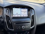 Ford Focus 1,0 EcoBoost RaceRed ST-line - náhled 23