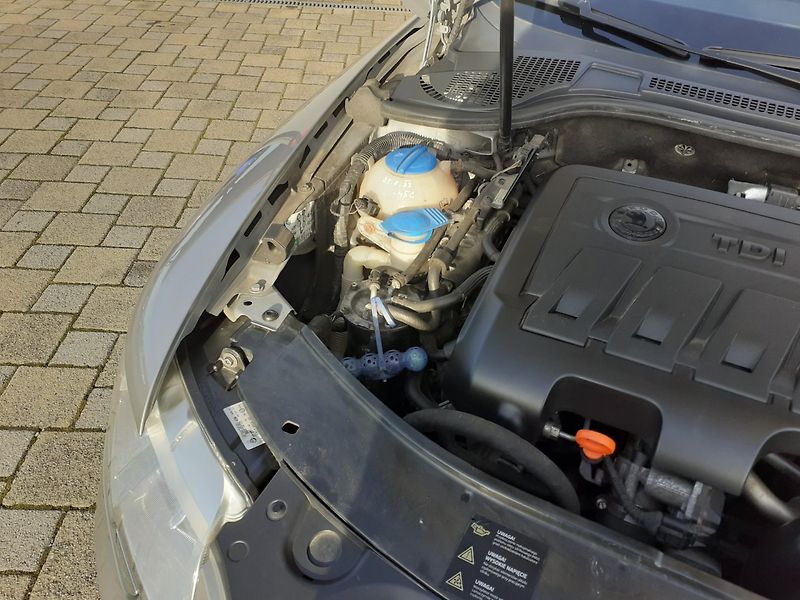 Škoda Superb (2011) 2.0 TDi Elegance - fotka 29 z 37