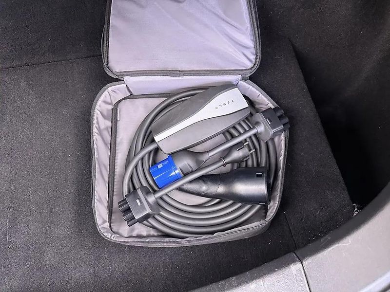 Tesla Model S 100D AWD 386kW MCU2 1.Maj - fotka 11 z 11
