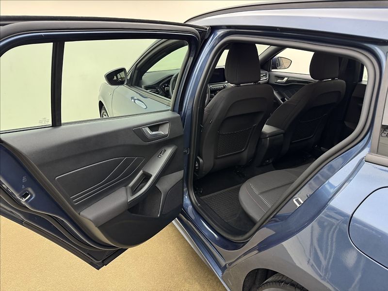 Ford Focus 1,5 ST-LINE ZÁRUKA LED 1MAJ ČR - fotka 36 z 40