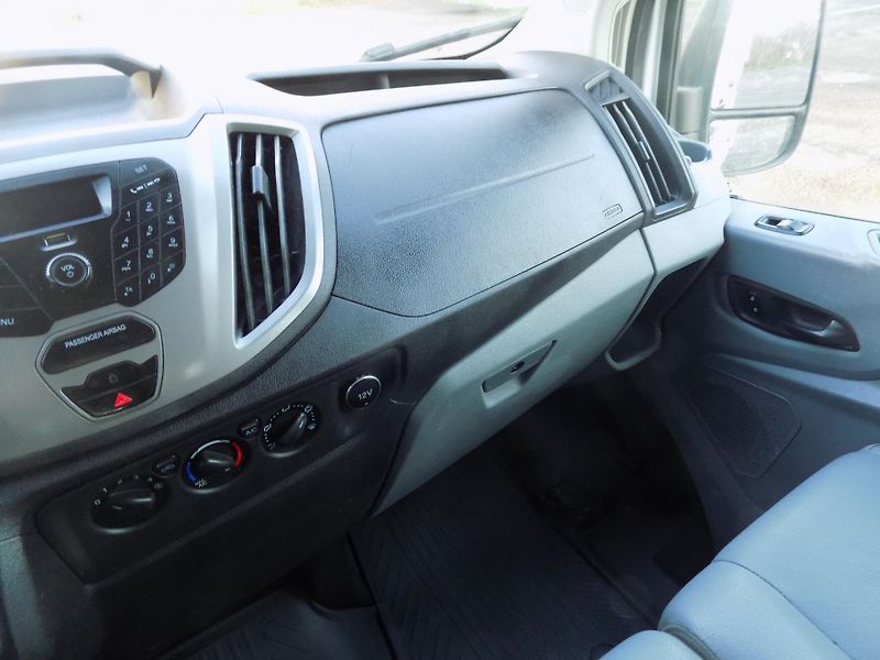 Ford Transit (2017) 2,0 96KW 7MÍST SKLÁPĚČ  - fotka 24 z 47