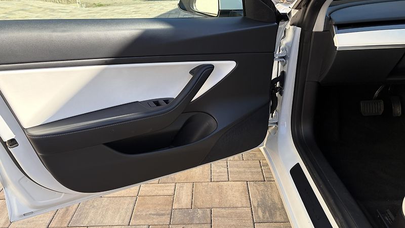 Tesla Model 3 (2021) LR, SOH 89%, bily int. - fotka 8 z 15