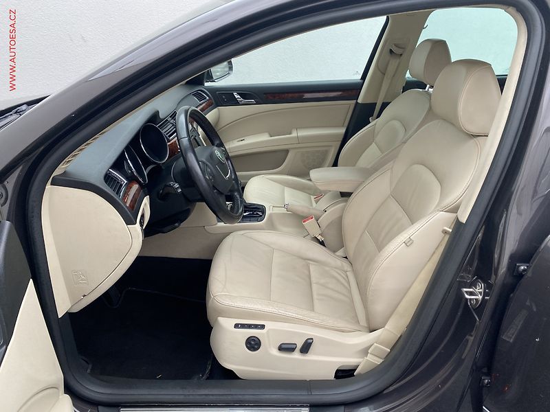 Škoda Superb (2010) 2.0 TDi, Elegance, DSG, bixen - fotka 9 z 18