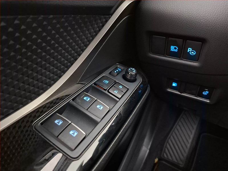Toyota C-HR (2018) 1.8 Hybrid, Automat - fotka 19 z 19