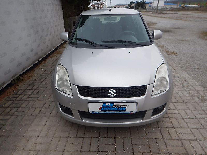 Suzuki Swift 1.3 GLX, ČR, DIGIKLIMA - fotka 3 z 28