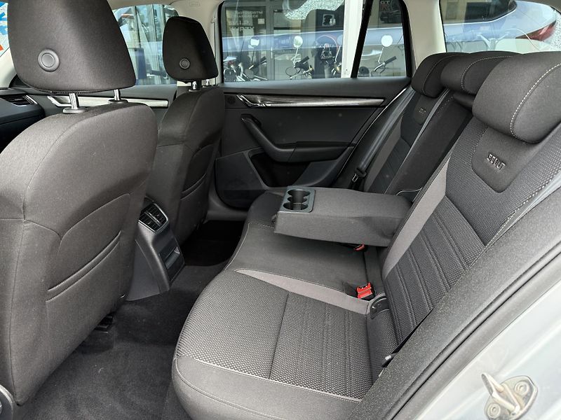 Škoda Octavia Scout 2,0 TDI 4x4 Automat  - fotka 20 z 37