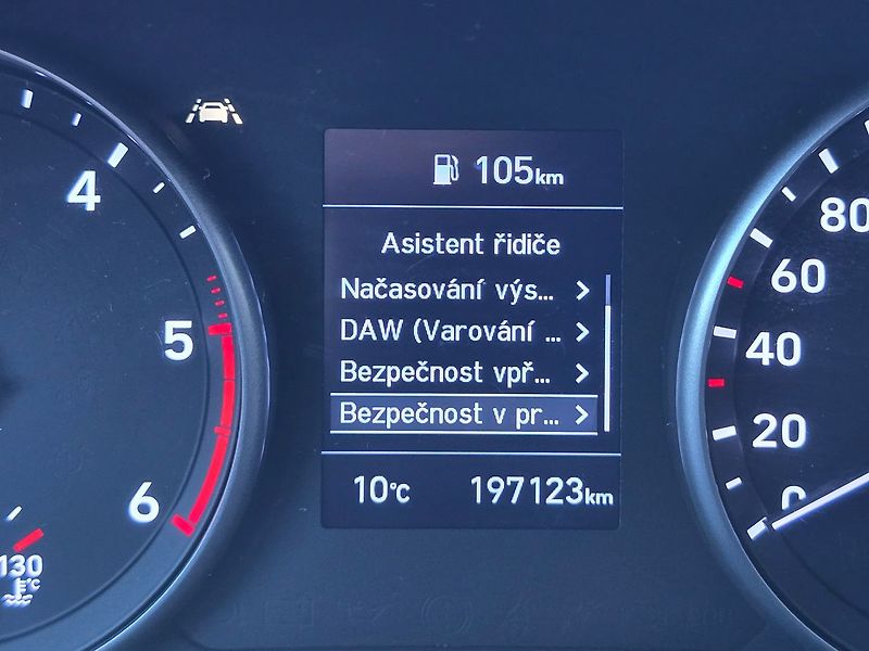 Hyundai i30 1.6CRDi COMFORT LED KAMERA NAV - fotka 18 z 35