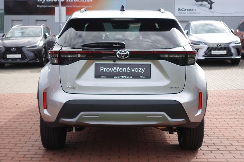 Toyota Yaris Cross 1,5 HEV Executive Tech VIP - fotka 5 z 36