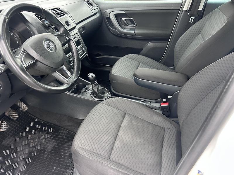 Škoda Fabia Kombi 1.2 TSI Ambiente - fotka 19 z 31