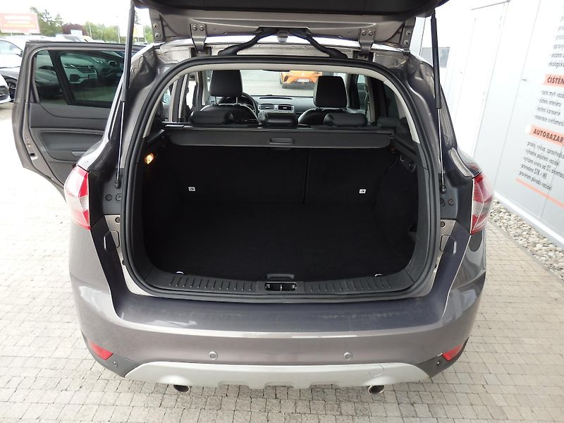 Ford Kuga 2.0 TDCi 4x4 ZÁLOHOVÁNO - fotka 9 z 17