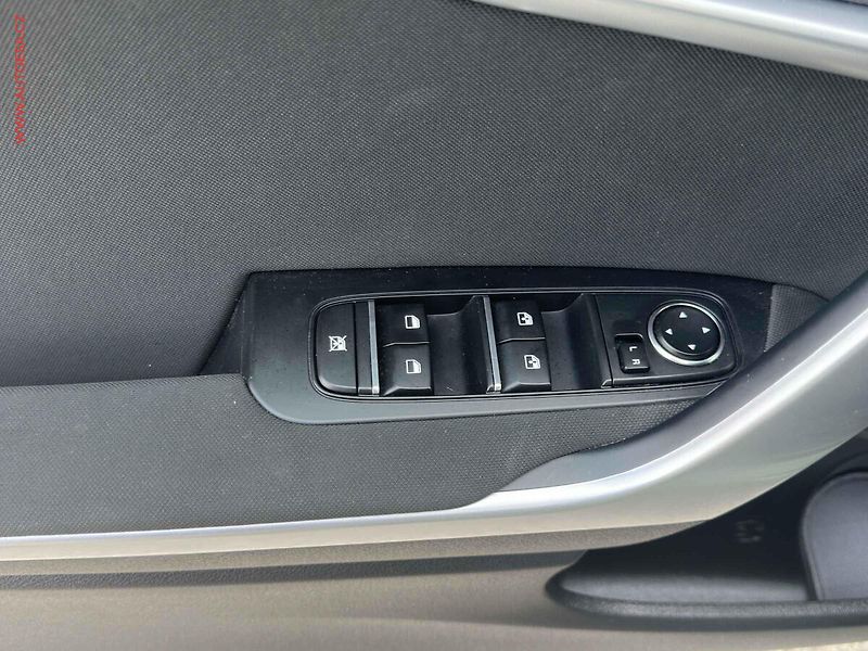 Kia Ceed (2023) 1.5i, 1.maj,ČR, AC, tempo - fotka 11 z 20