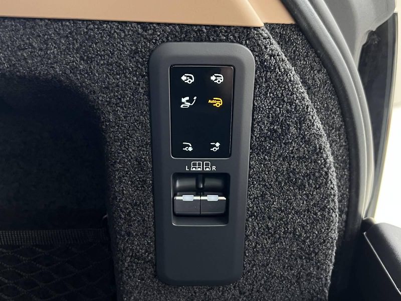 Land Rover Range Rover P460e AUTOBIOGRAPHY REZERVACE - fotka 60 z 61