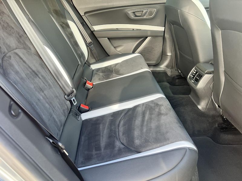 Seat Leon Cupra 280 2.0TSi DSG KŮŽE ALU - fotka 39 z 55