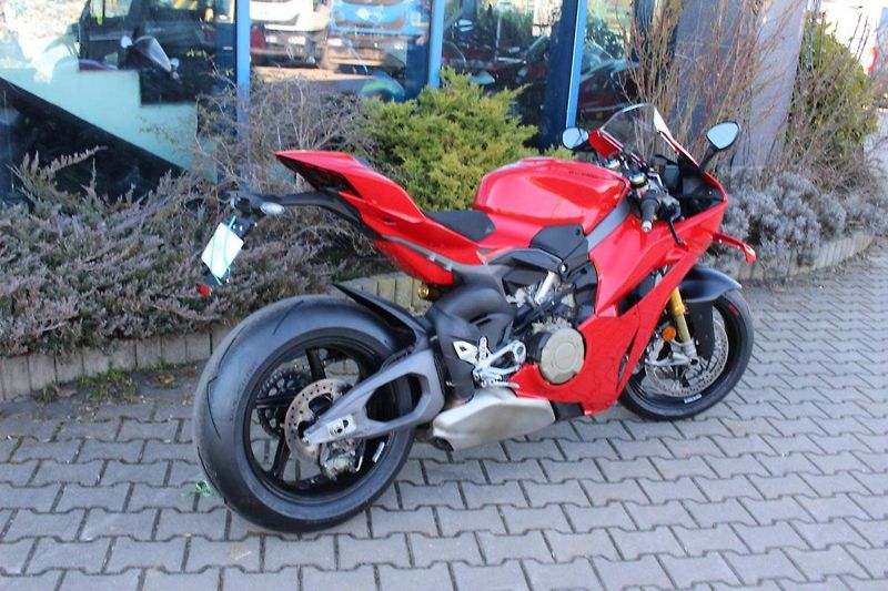Ducati Panigale V4 S (2025) 2025  jen 3400 km - fotka 7 z 11