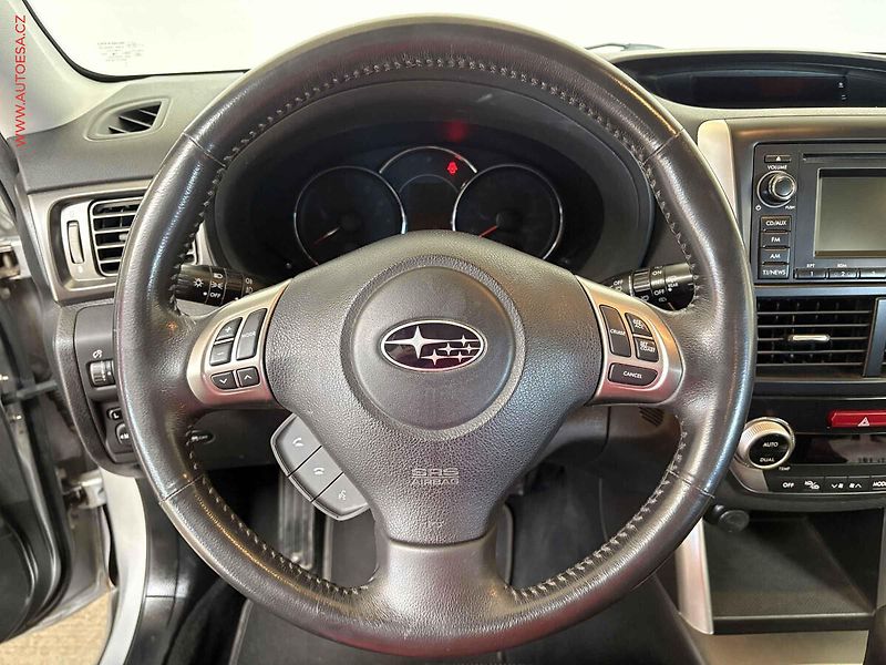 Subaru Forester (2011) 2.0i AWD, Střešní okno - fotka 15 z 15