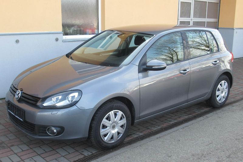 Volkswagen Golf 1.6 TDi KLIMA XENONY - fotka 4 z 19