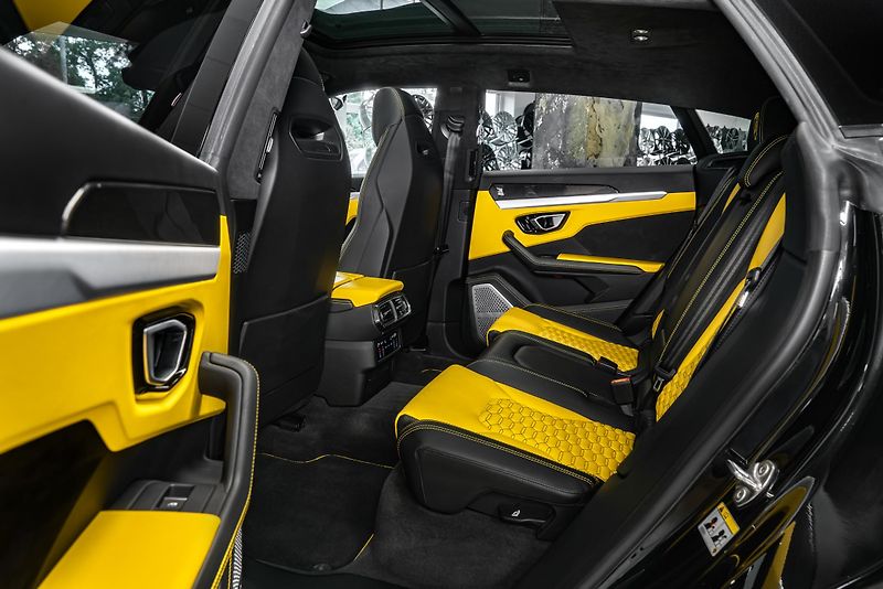 Lamborghini Urus B&O/360/PANO/KARBON/MASÁŽ/ - fotka 15 z 28