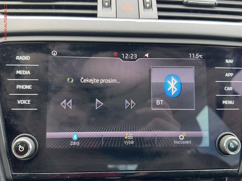 Škoda Octavia (2018) 2.0 TDi, DSG, LED, AC - fotka 16 z 24