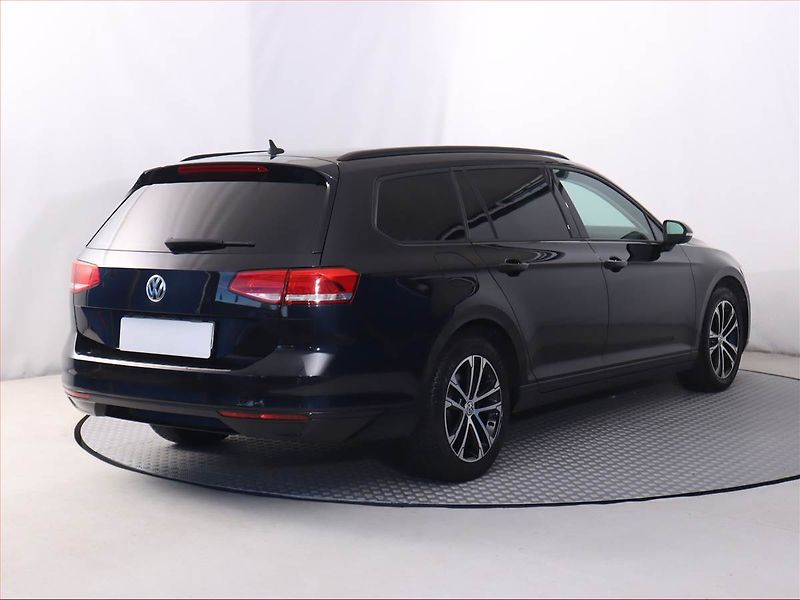 Volkswagen Passat (2017) Comfortline 2.0 TDI, Automat - fotka 5 z 20