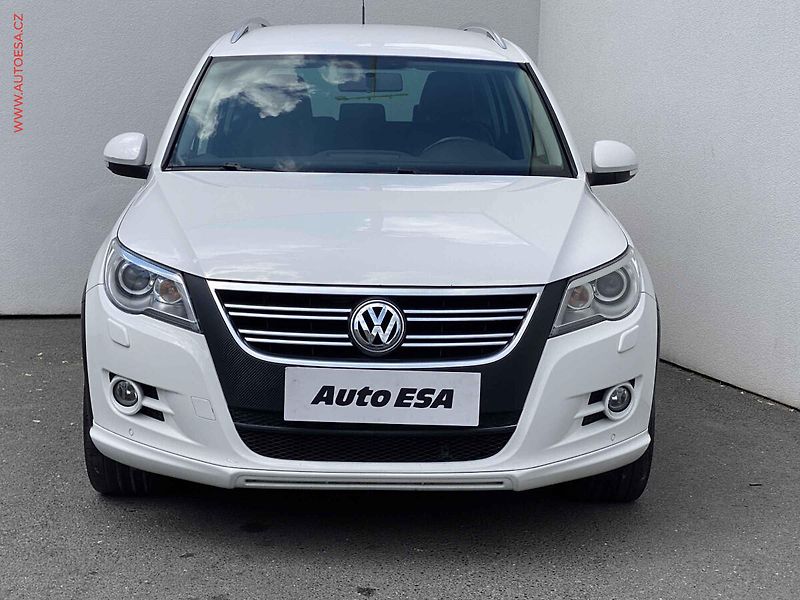 Volkswagen Tiguan (2010) 2.0 TDi 4x4, ČR, R-Line, DSG - fotka 2 z 18