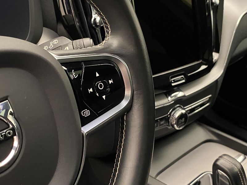 Volvo XC60 B5 AWD R-DESIGN AUT CZ - fotka 21 z 55