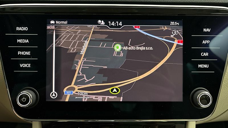 Škoda Superb 2.0 TDI DSG Style Combi - fotka 26 z 27