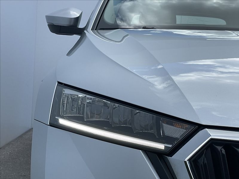 Škoda Octavia 2,0 TDI Combi Ambition Plus - fotka 21 z 23