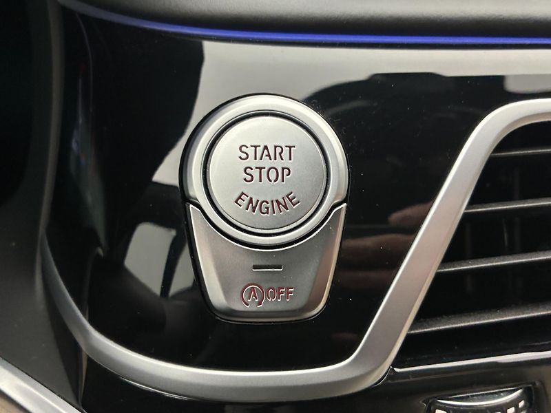 BMW Řada 7 4,4 390kW 750Li xDrive CZ - fotka 25 z 39