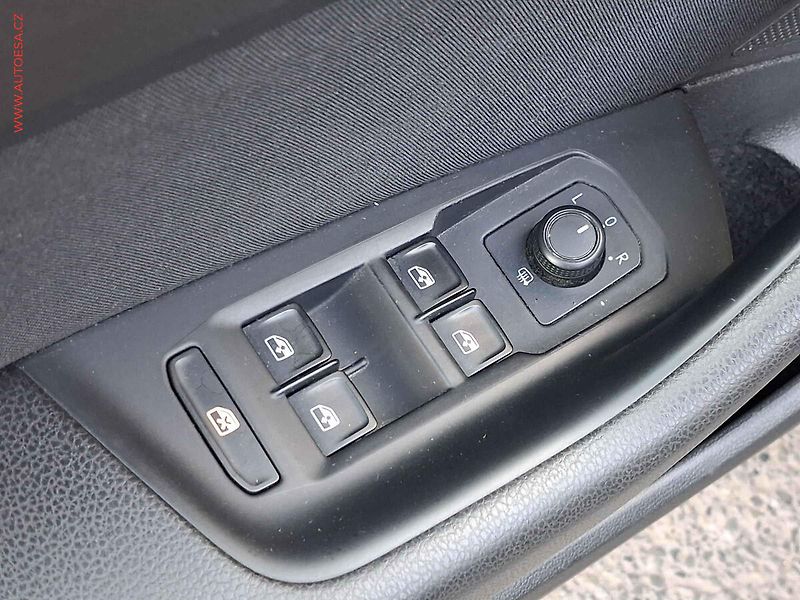 Volkswagen Passat (2017) 2.0TDi, DSG, navi - fotka 11 z 21