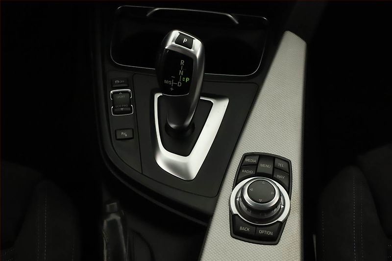 BMW Řada 3 (2016) 320d GT, 4X4, Automat - fotka 9 z 18