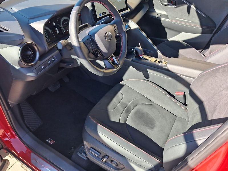 Toyota C-HR 2,0 HEV e-CVT GR Sport - fotka 11 z 24
