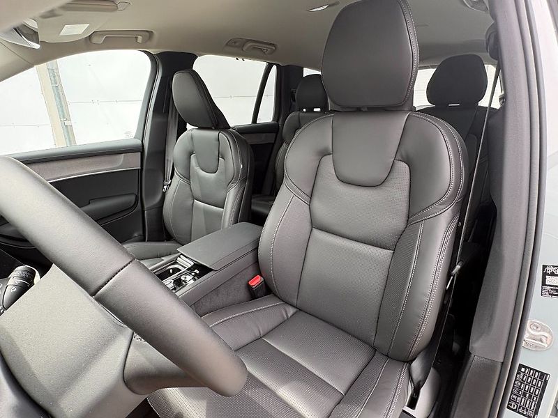 Volvo XC90 Plus Bright B5 184kW - fotka 11 z 18