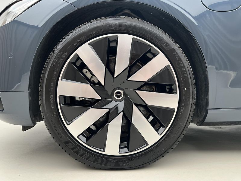 Volvo V90 T6 AWD DARK PLUS - fotka 14 z 45
