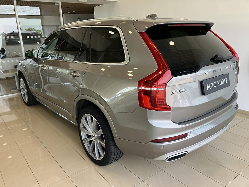 Volvo XC90 B5 AWD Momentum AT8 - fotka 6 z 43