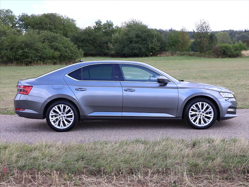 Škoda Superb 2,0 TDI DSG CZ L&K 1.Maj DPH - fotka 8 z 29