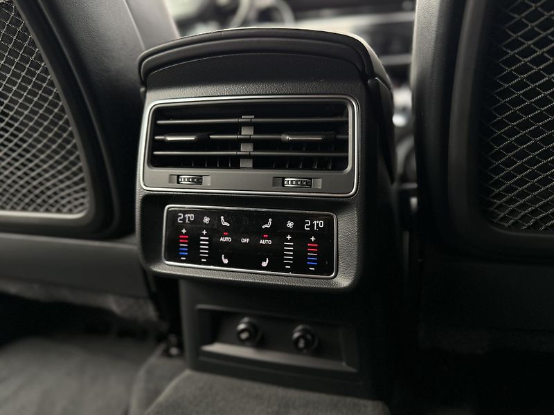 Audi SQ7 Quattro 320kW LASER/B&O/HUD - fotka 26 z 29