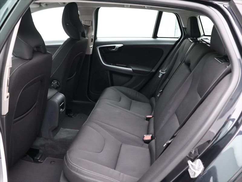 Volvo V60 1,6 D2 84kW Kinetic - fotka 14 z 33