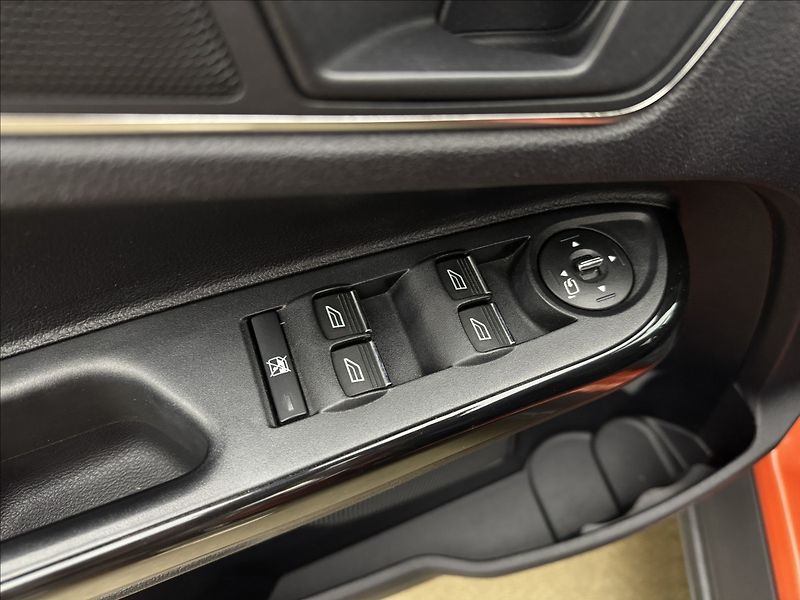 Ford B-MAX 1,6 NAVI KLIMA SENZORY TAŽNÉ - fotka 26 z 36