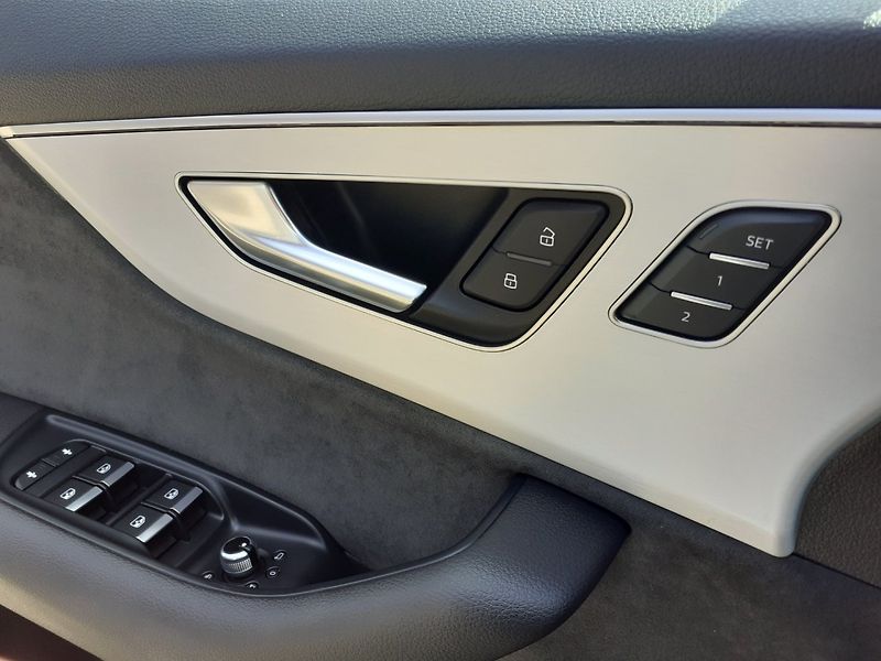 Audi Q7 (2020) 50 TDi  S -Line Mild-hybrid - fotka 19 z 41
