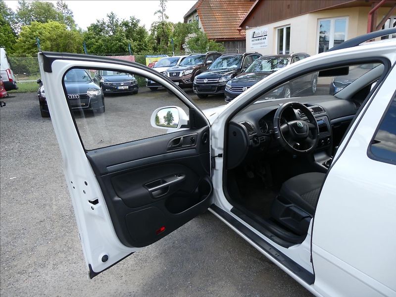 Škoda Octavia 1,2 TSi 77kW motor 110tKm,2xko - fotka 16 z 42
