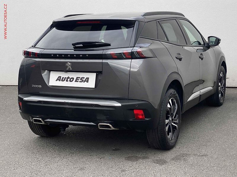 Peugeot 2008 (2023) 1.2 PT, Allure, AT, LED, TZ - fotka 4 z 19