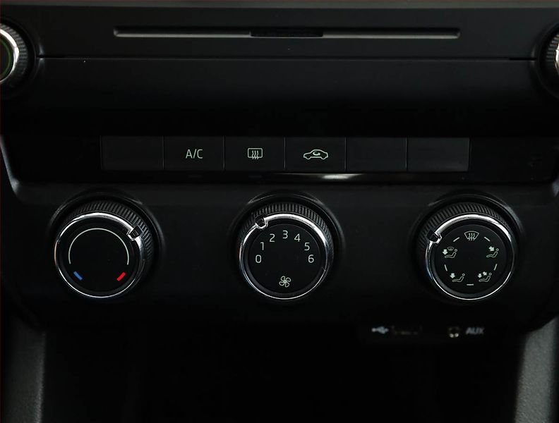 Škoda Octavia (2016) 1.6 TDI, Tempomat - fotka 10 z 15