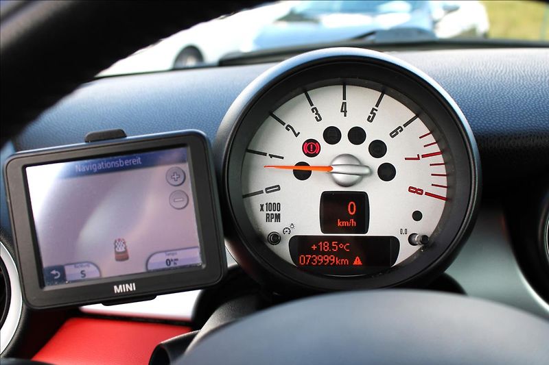 Mini Cooper 1,6 Cabrio 4.MÍSTA, 74 tis. km - fotka 25 z 41